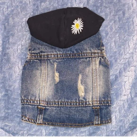 *4 for $28* Like New Pet Jean Vest With Daisy - Picture 1 of 4